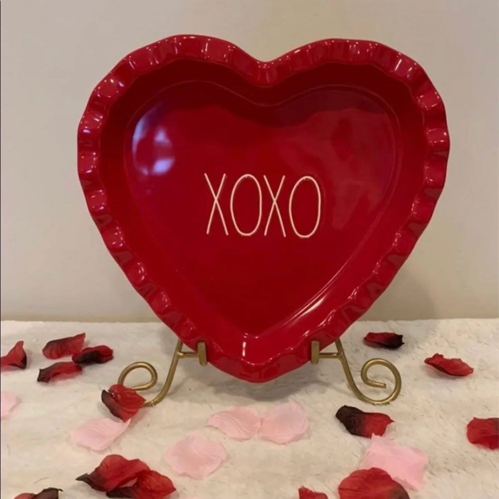 Rae sunn Valentine’s Day xoxo plate